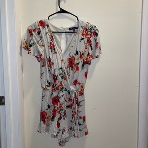 One Clothing Like New Floral romper